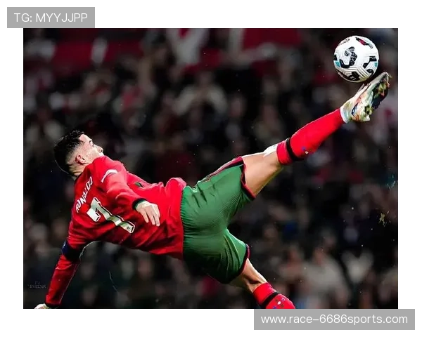 现实中的足球球星们如何影响全球足球发展及其个人传奇故事