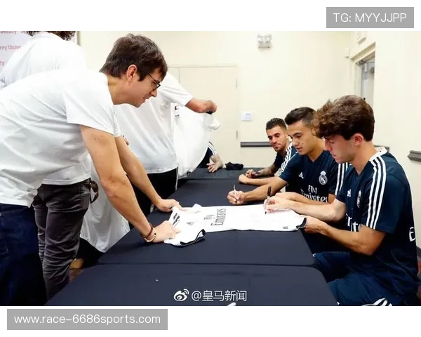 足球明星签名照片创作与设计技巧解析 助你打造独特球迷纪念品 足球明星签名照片创作与设计技巧解析 助你打造独特球迷纪念品